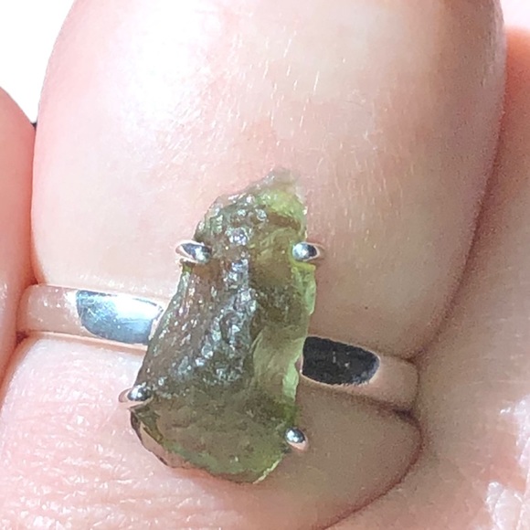 Sterling silver and genuine 👽🛸Moldavite 👽🛸free form ring size 8 - Picture 13 of 15